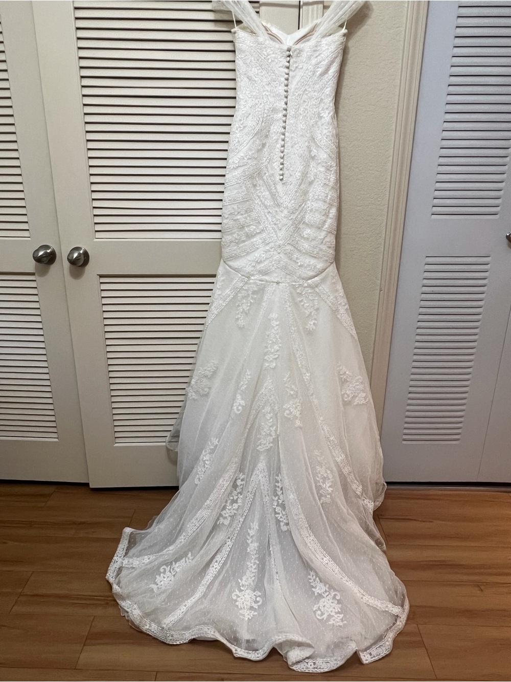 Ivory Lace Mermaid Wedding Dress with Sweetheart Neckline - Picture 3 of 3